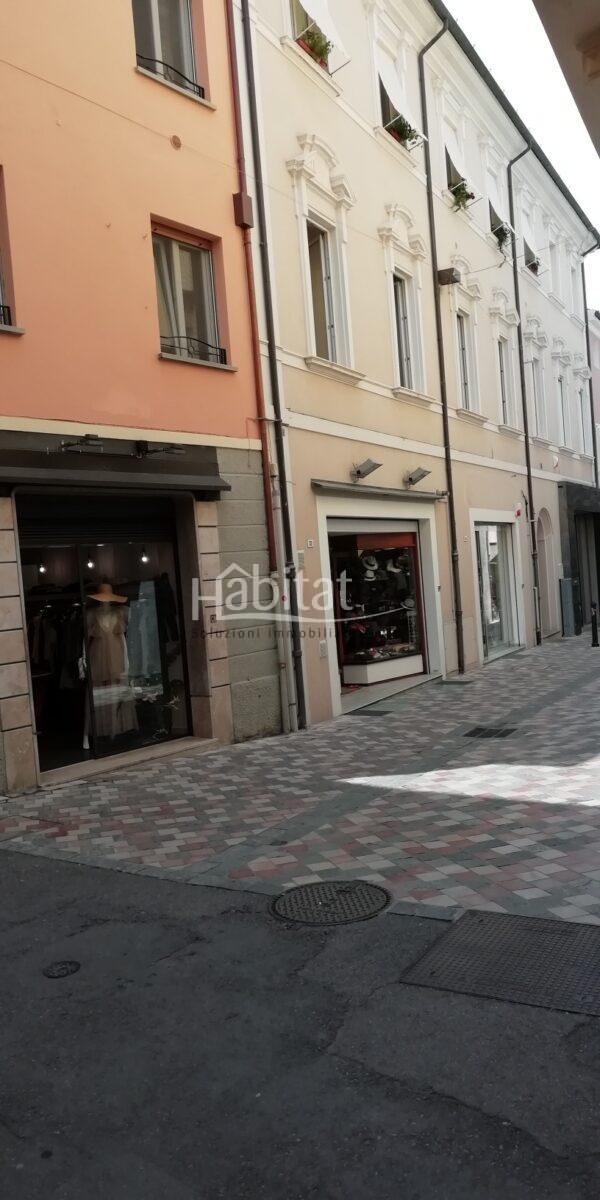 Locale commerciale via Fantaguzzi, Centro Storico, Cesena
